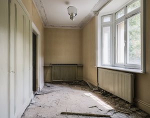 Высота составляет 2.8 метра, и по пару контактов видно с каждой из противолежащих сторон.
